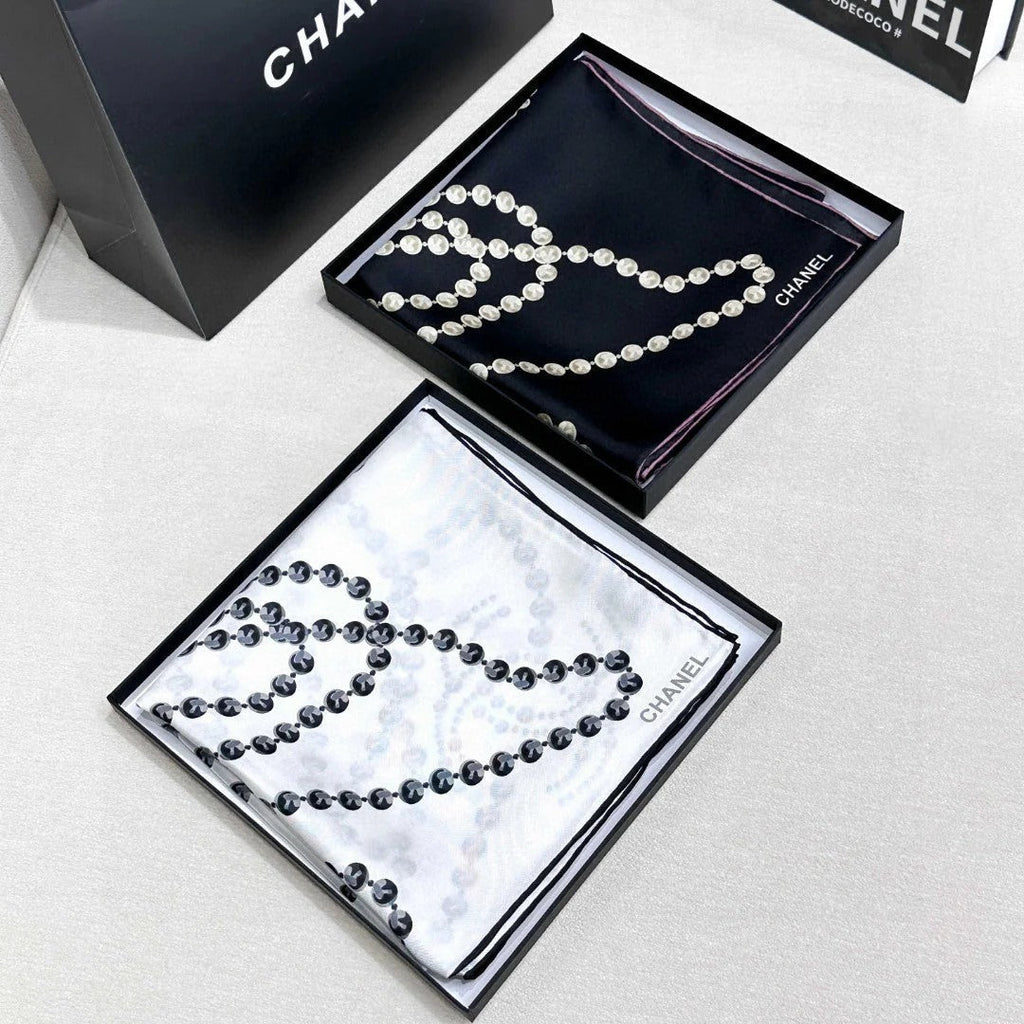 CHANEL 25S SCARF 90 IN SILK 711321