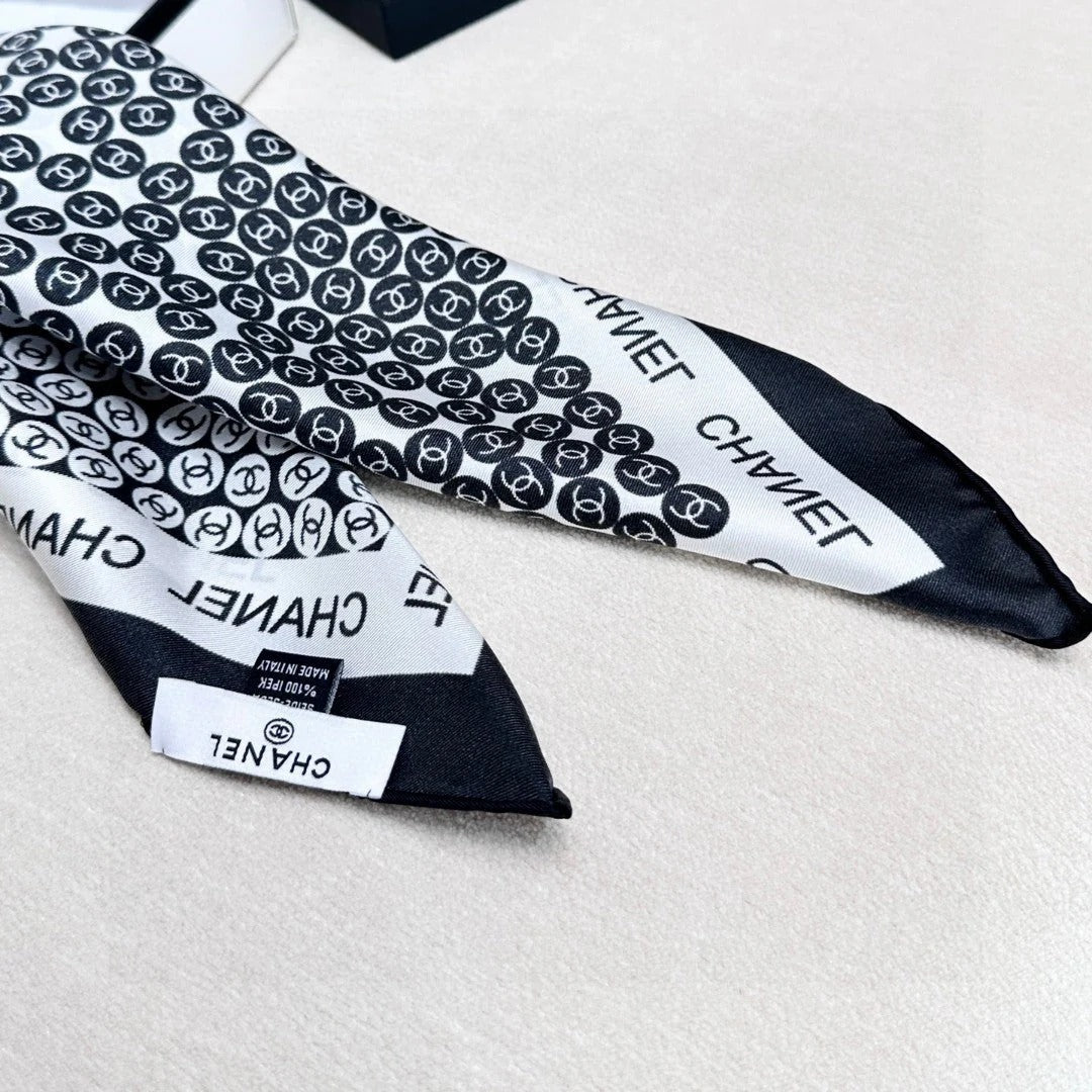 CHANEL 25S SCARF 90 IN SILK 732108