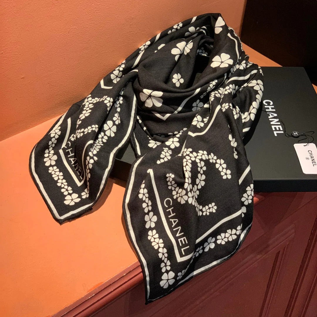 CHANEL 25S SCARF 135 CM IN CASHMERE SILK 943686