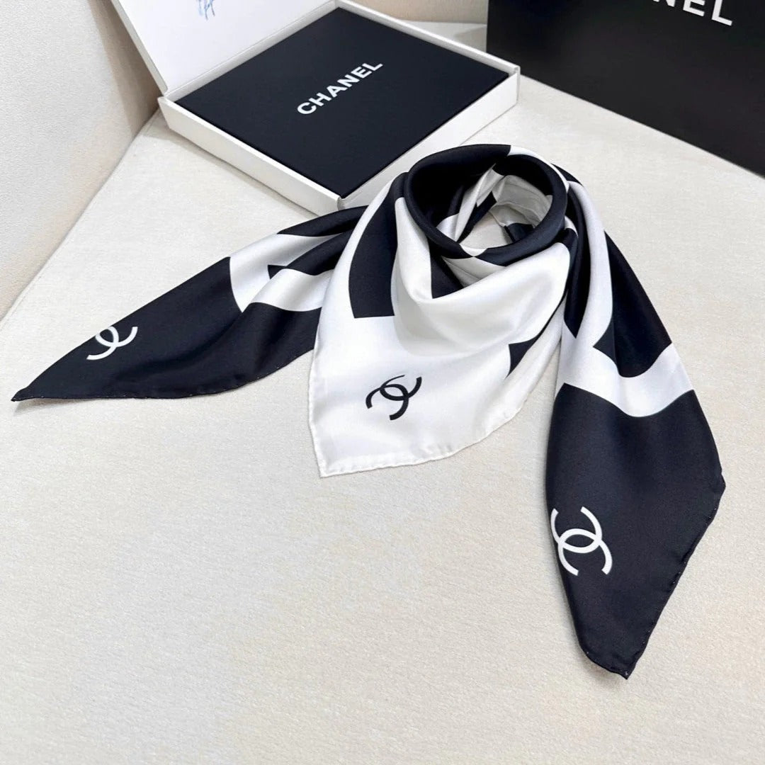CHANEL 25S SCARF 90 IN SILK 643202