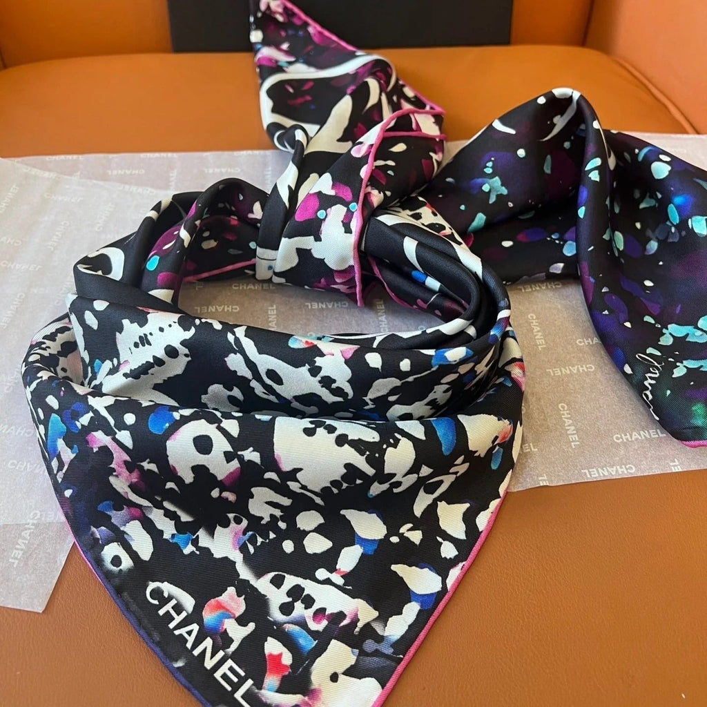 CHANEL 25S SCARF 90 IN SILK TWILL 700817
