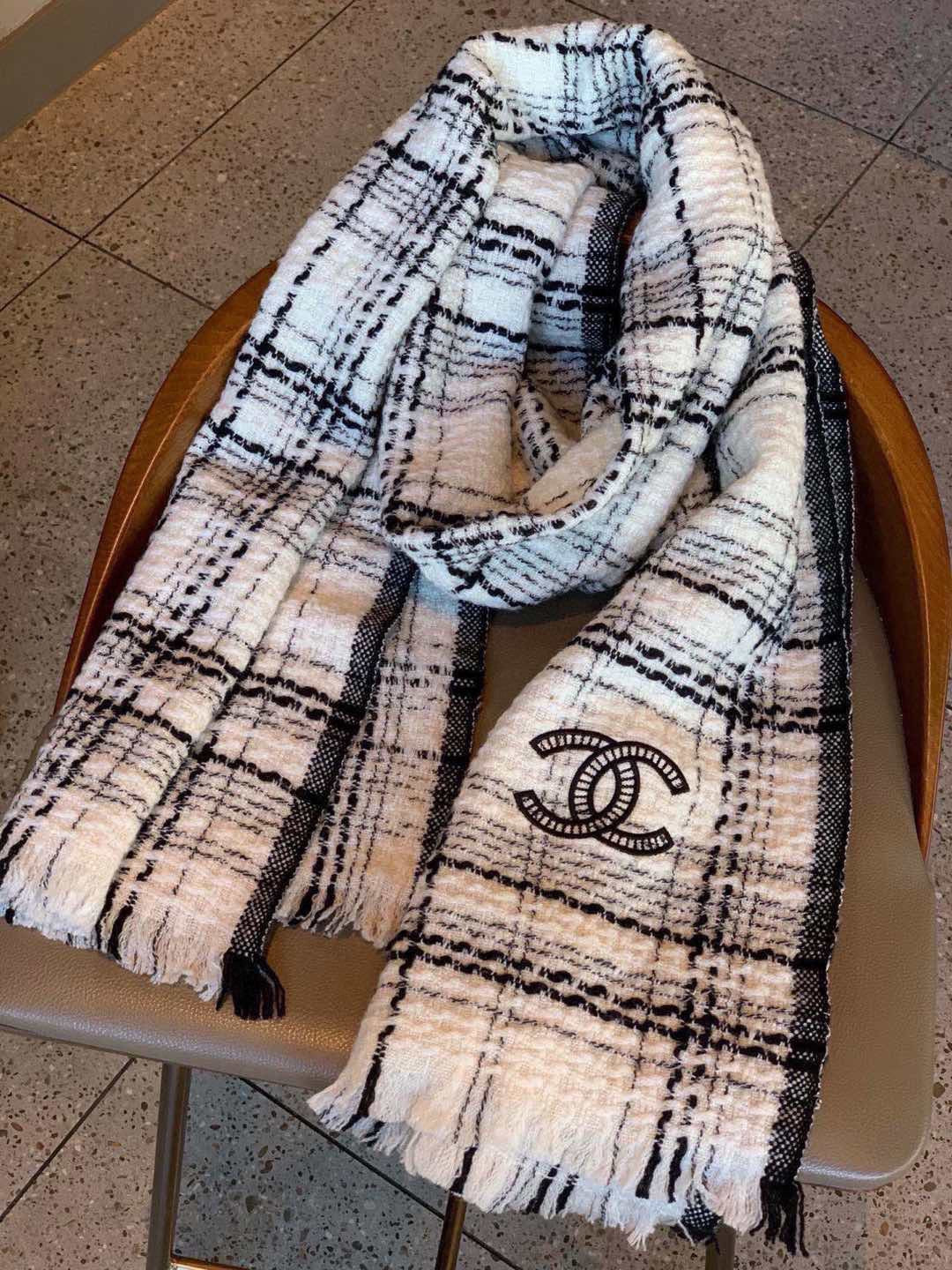 CHANEL 25S SCARF 200 IN CASHMERE 732053