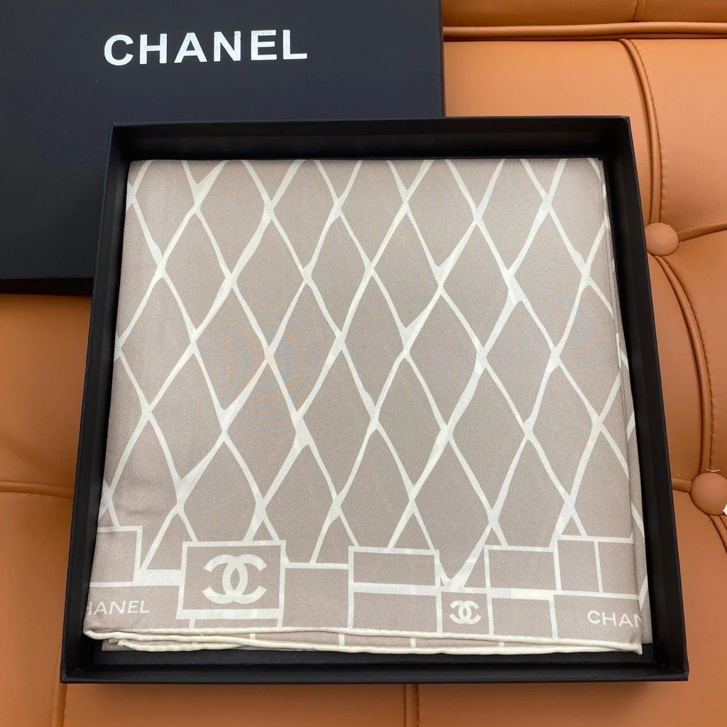 CHANEL 25S SCARF 90 IN SILK 703693