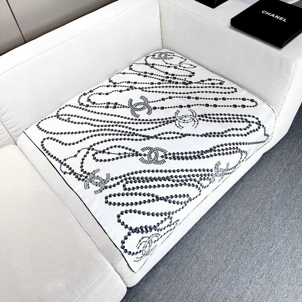 CHANEL 25S SCARF 90 IN SILK 711321