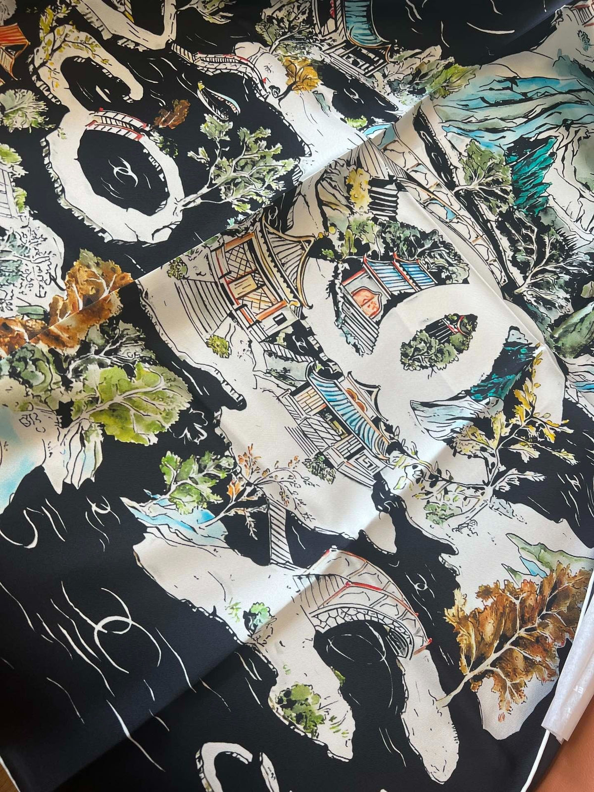CHANEL 25S SCARF 90 IN SILK 715642