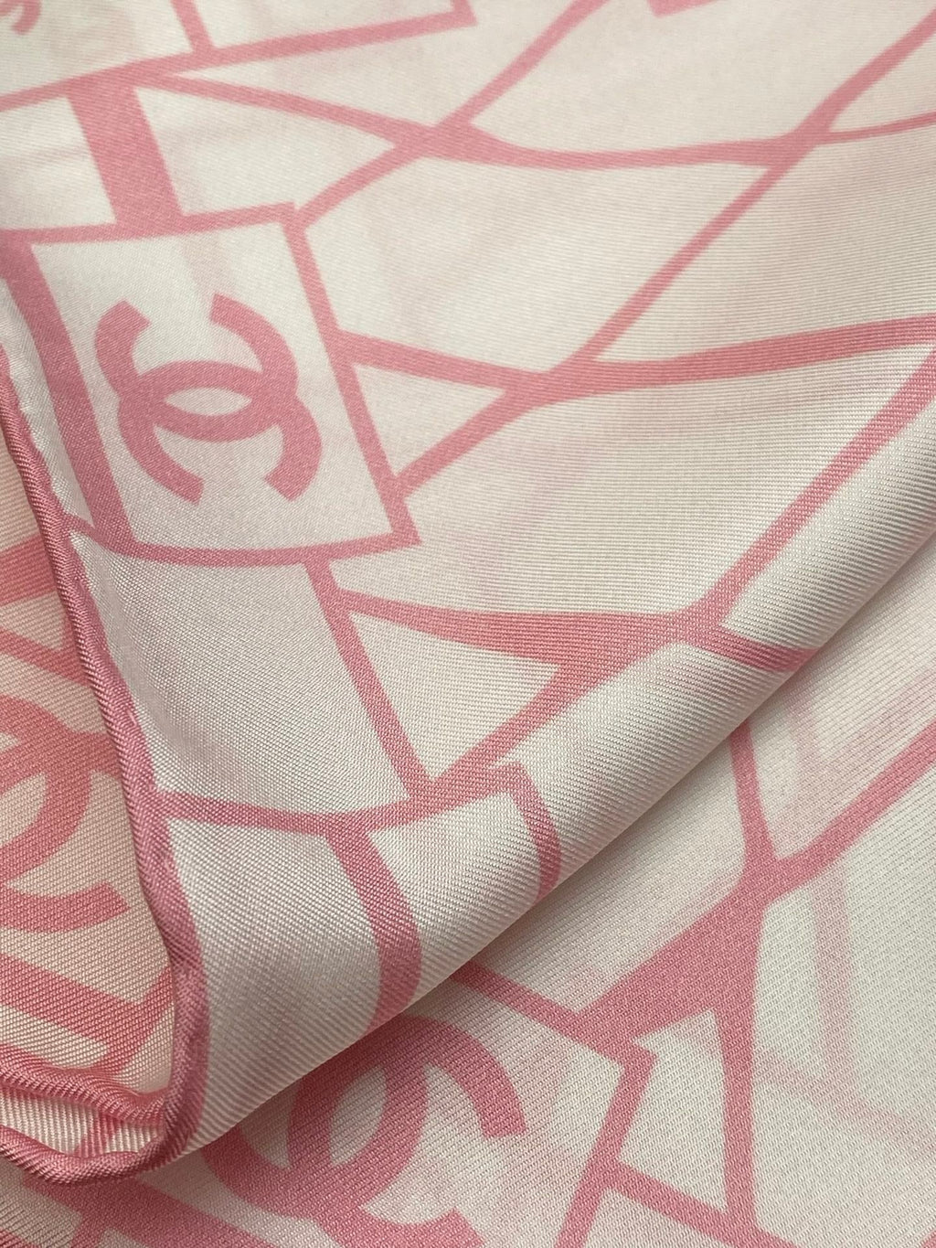 CHANEL 25S SCARF 90 IN SILK 703692