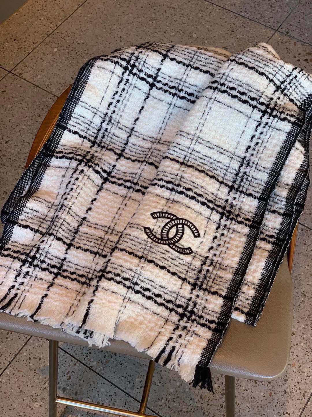 CHANEL 25S SCARF 200 IN CASHMERE 732053
