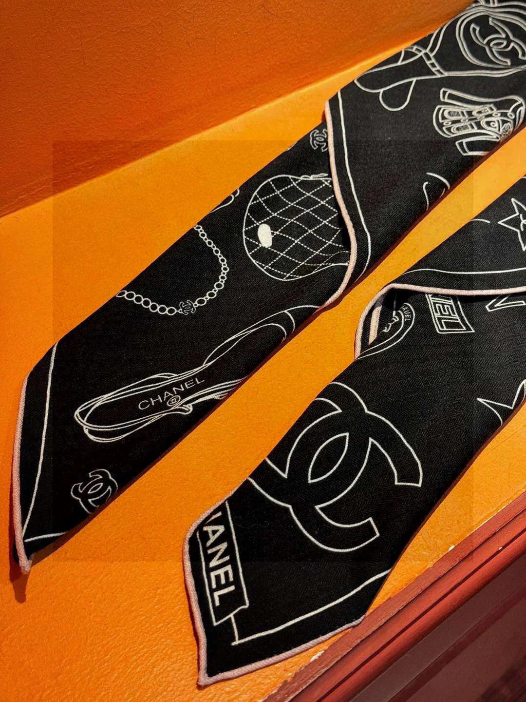 CHANEL 25S SCARF 140 IN SILK 735811