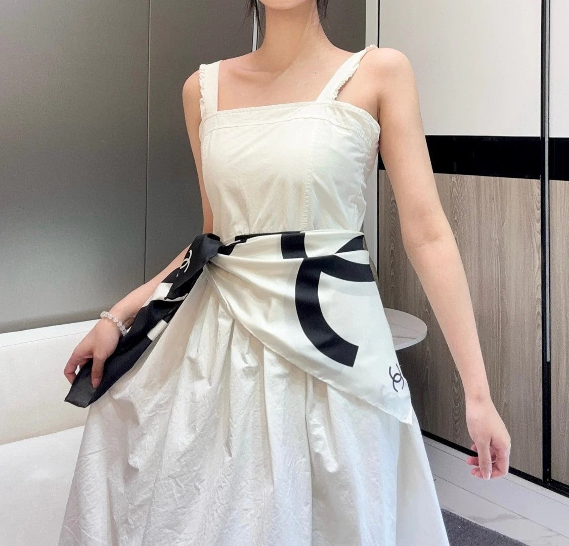 CHANEL 25S SCARF 90 IN SILK 643202