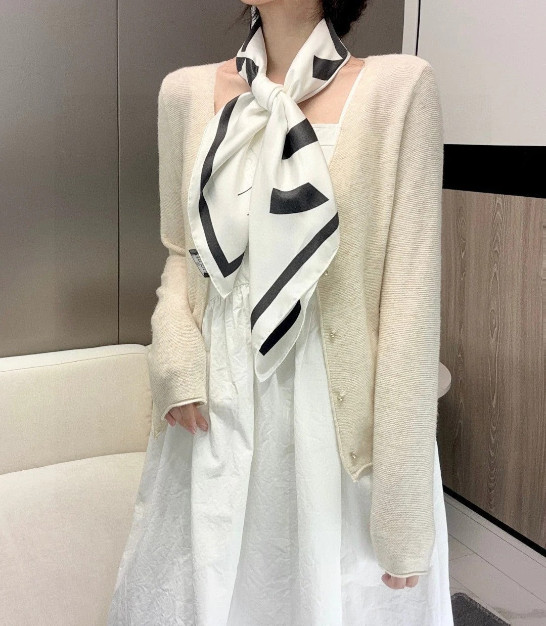 CHANEL 25S SCARF 90 IN SILK 732131