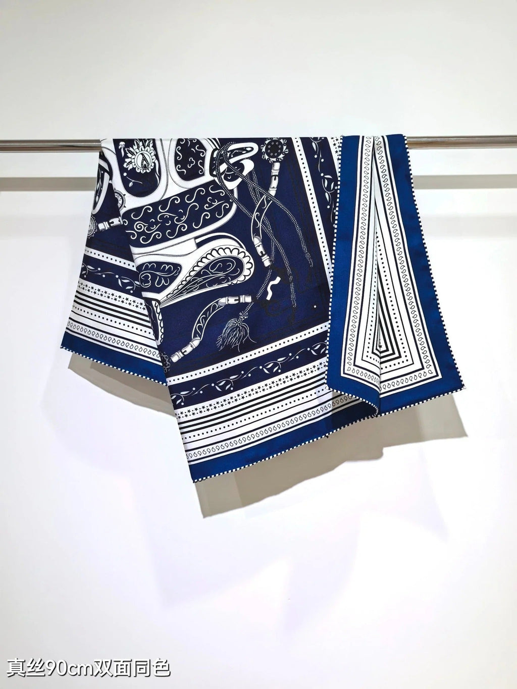 HM 26ss Amazon Scarf 90 Dark Blue White Twill Silk 132411