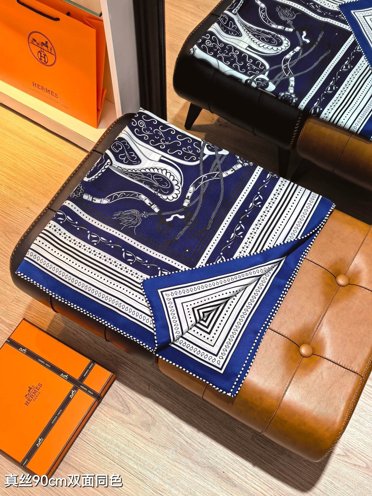 HM 26ss Amazon Scarf 90 Dark Blue White Twill Silk 132411