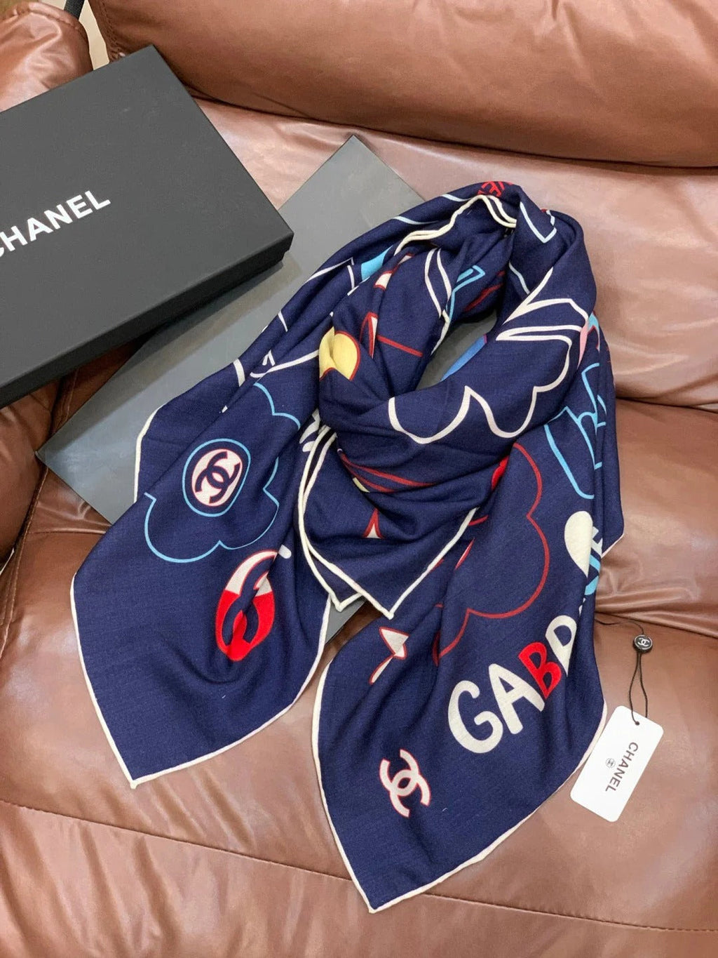 CHANEL 25S SCARF 135 CM IN CASHMERE SILK 943656