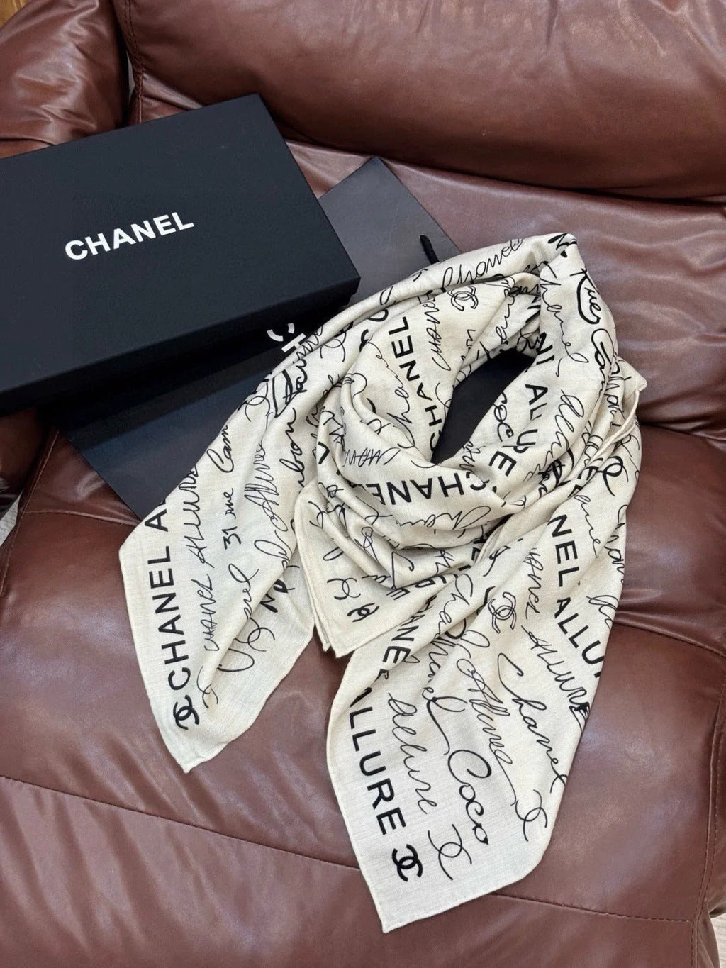 CHANEL 25S SCARF 135 CM IN CASHMERE SILK 943693