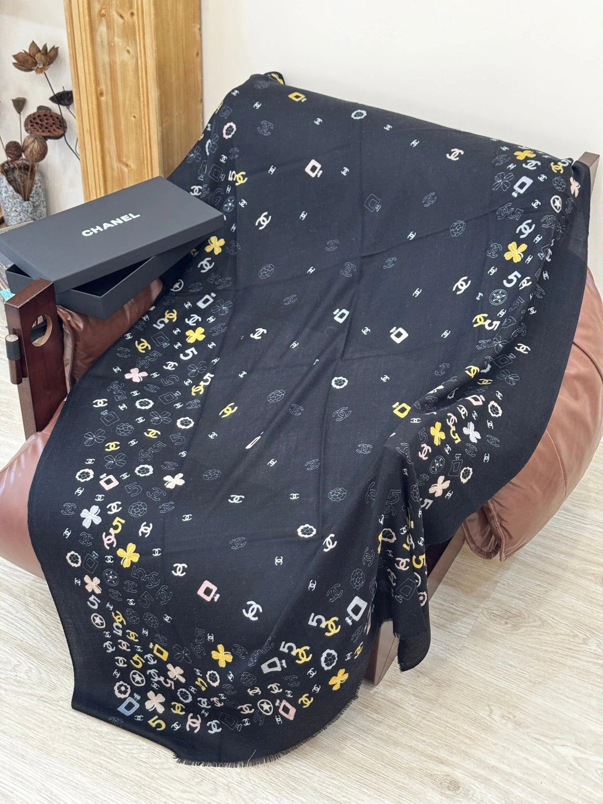 CHANEL 25S SCARF 200 IN CASHMERE 727295