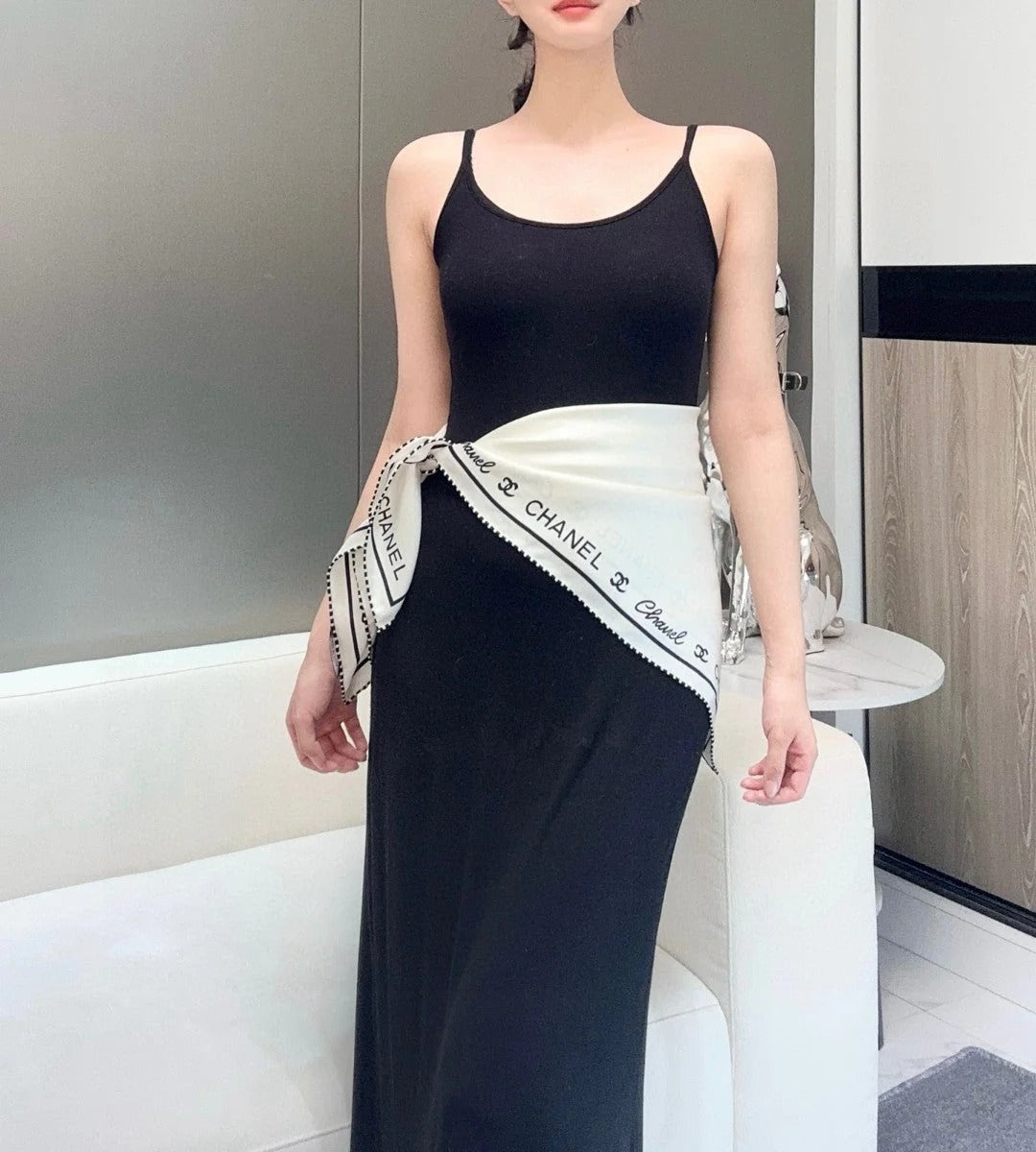CHANEL 25S SCARF 90 IN SILK 732122