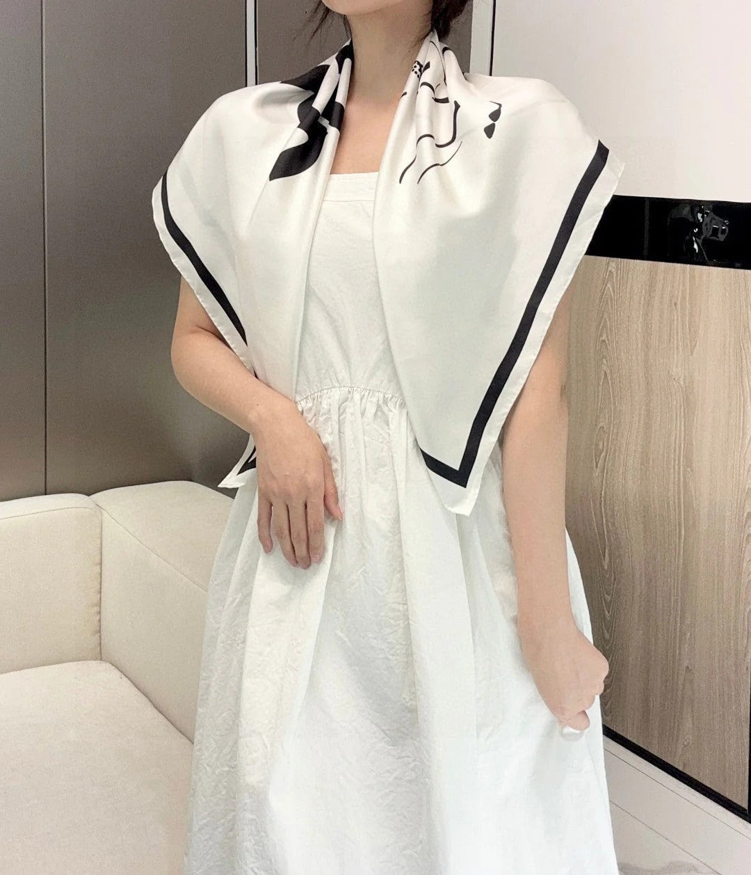 CHANEL 25S SCARF 90 IN SILK 732131