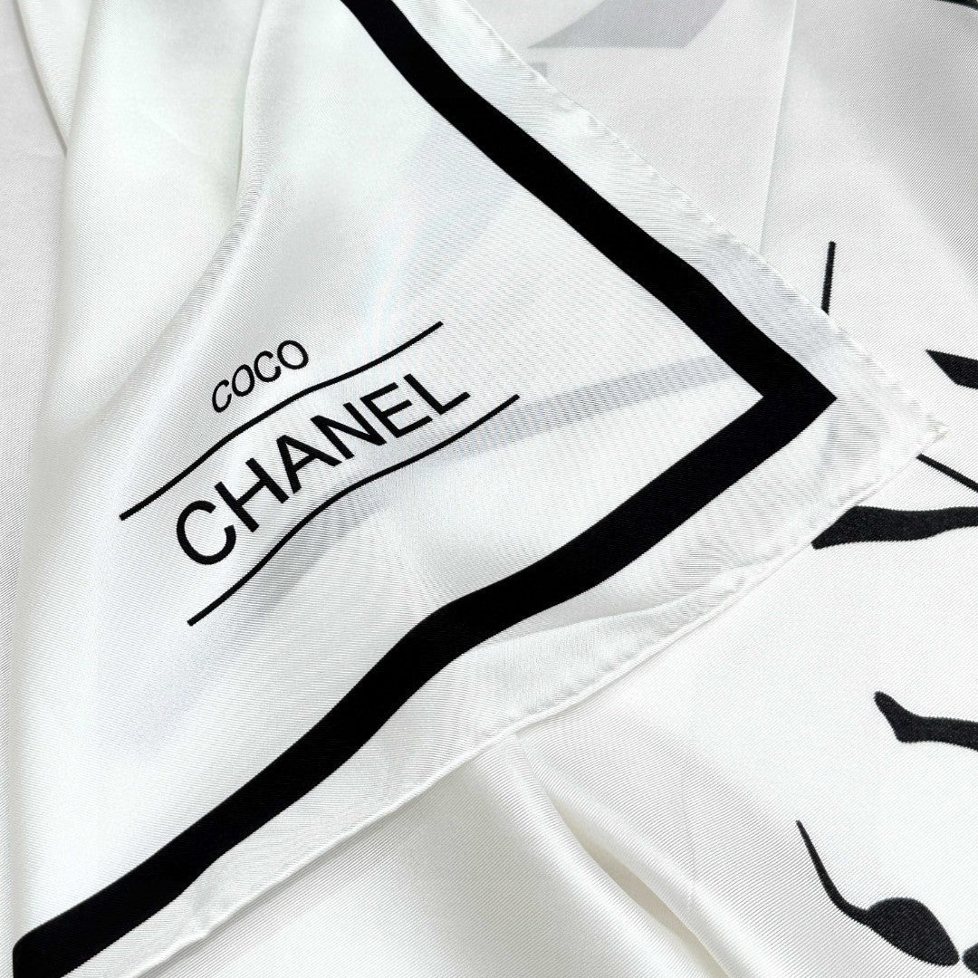 CHANEL 25S SCARF 90 IN SILK 732131